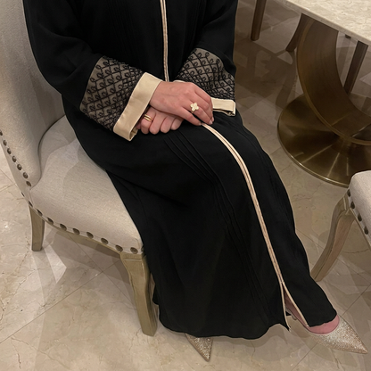 Abaya Femme Noire Nidah Coréen Manches Brodées Sequins – Abaya Noor