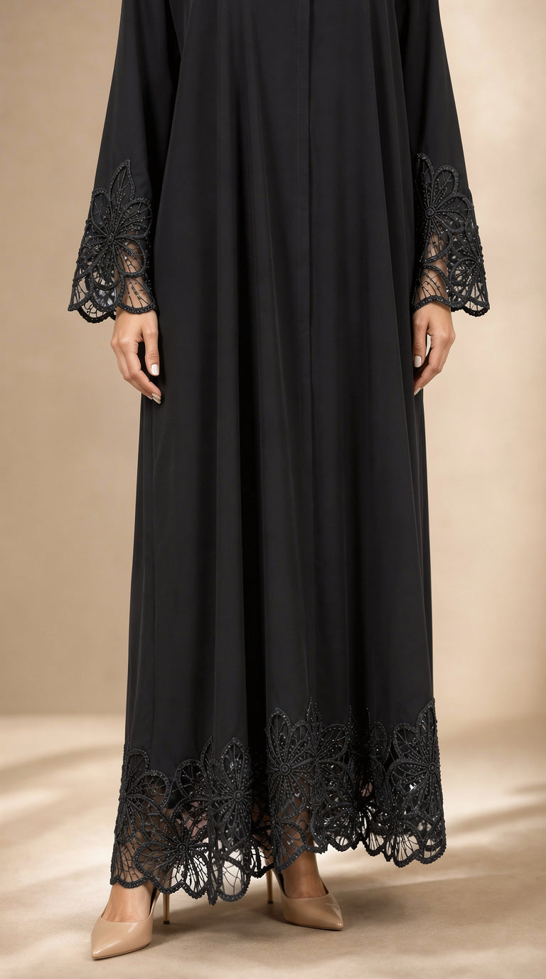 Abaya Rosa noire élégante à broderie florale ajourée et dentelle - vue de face