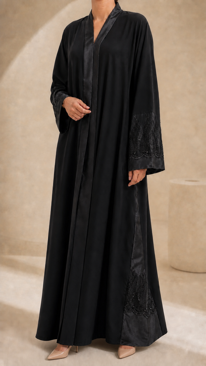 Abaya Layl - abaya noire élégante à liseré satiné et manches brodées de perles