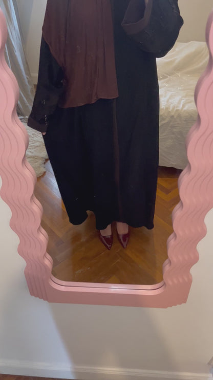 Abaya Femme Noire Nidah Coréen Liseré Marron Brodé – Abaya Qamar