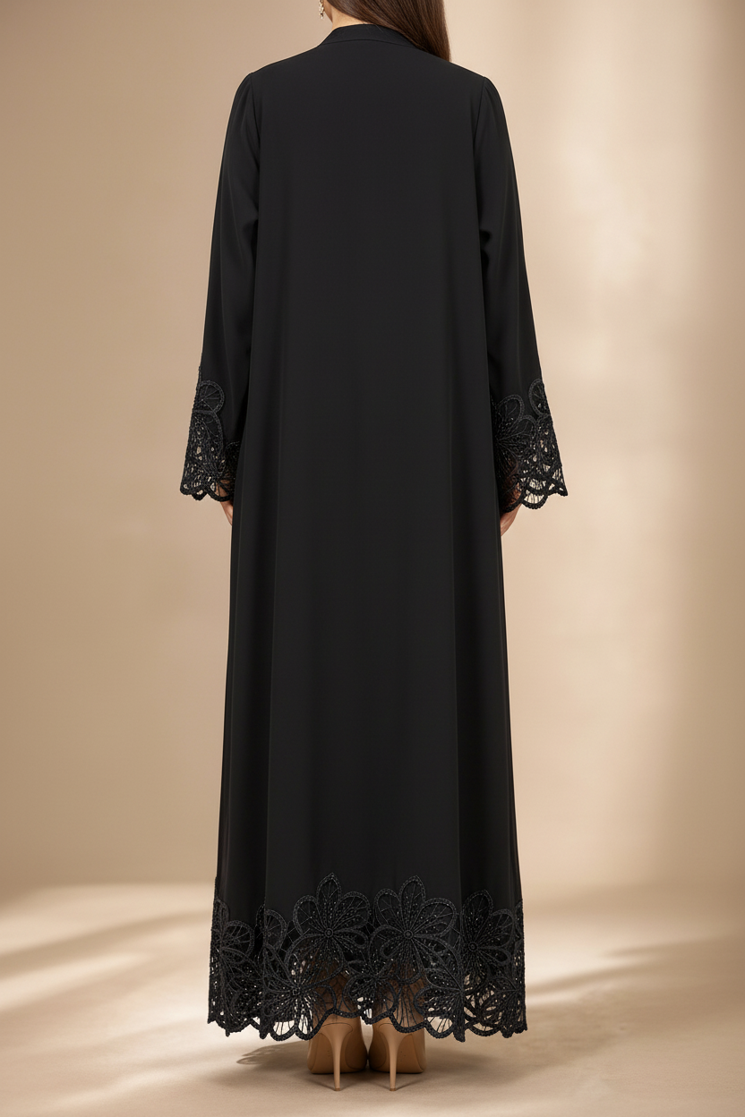 Abaya Rosa noire vue de dos - tissu Nidah fluide et ourlet en dentelle brodée
